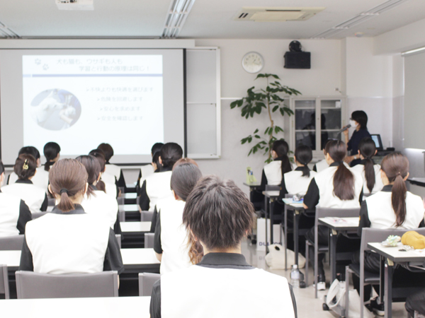 講義で基礎を学びます♪